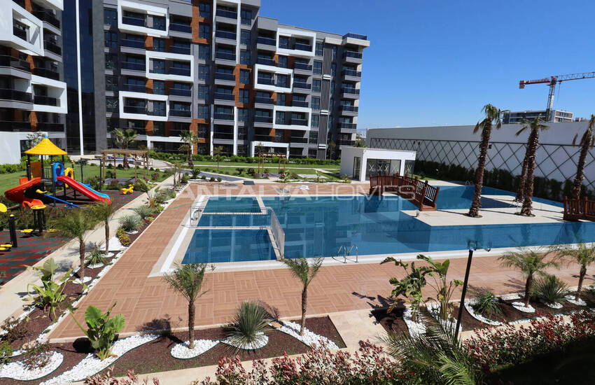 Appartements En Complexe Près De La Rue Principale À Antalya Altintas