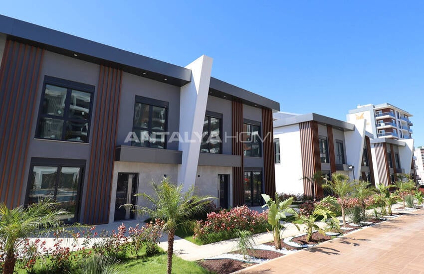 Huizen Met Prive Zwembad Aan De Hoofdweg In Antalya Altıntaş 4