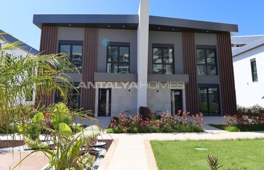 Huizen Met Prive Zwembad Aan De Hoofdweg In Antalya Altıntaş 6