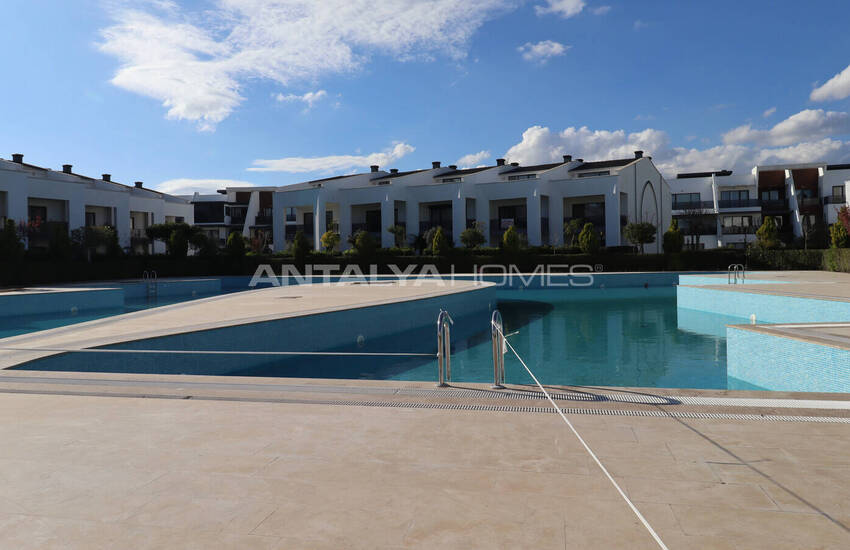 Antalya Döşemealtı'nda Geniş Bahçeli ve Yüksek Tavanlı Villalar 8