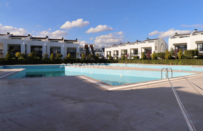 Antalya Döşemealtı'nda Geniş Bahçeli ve Yüksek Tavanlı Villalar 7