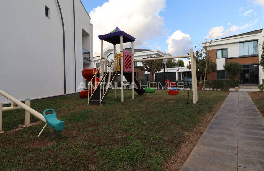 Antalya Döşemealtı'nda Geniş Bahçeli ve Yüksek Tavanlı Villalar 21