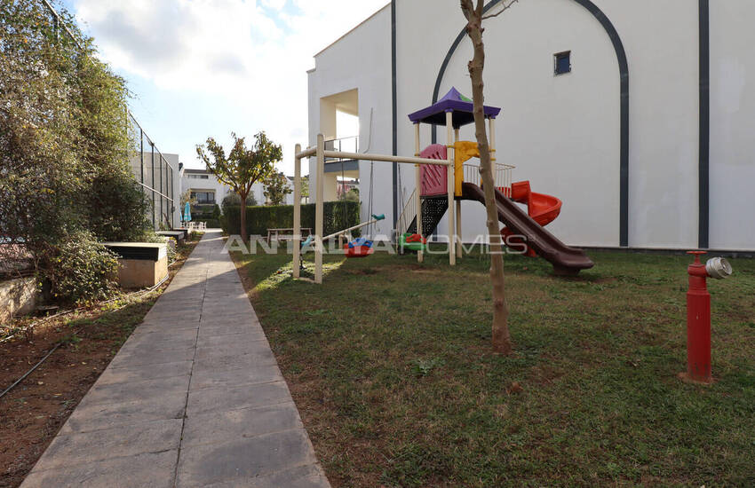 Antalya Döşemealtı'nda Geniş Bahçeli ve Yüksek Tavanlı Villalar 22