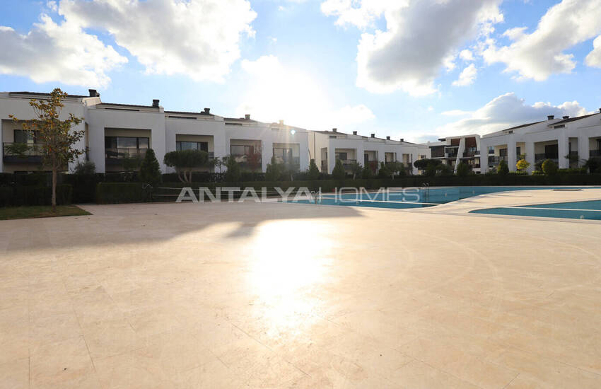 Antalya Döşemealtı'nda Geniş Bahçeli ve Yüksek Tavanlı Villalar 6