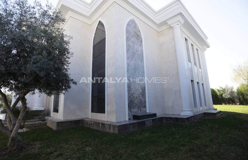 Antalya Döşemealtı'nda Geniş Bahçeli ve Yüksek Tavanlı Villalar 2