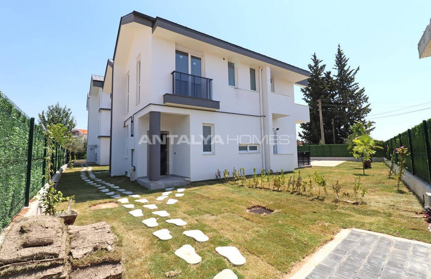 Antalya Döşemealtı'nda Olanaklara Yakın Yarı Müstakil Villa 2