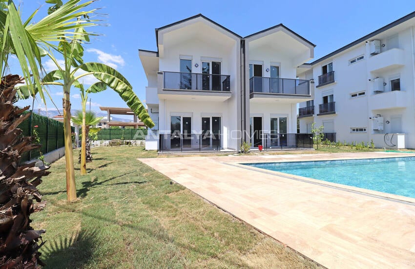 Antalya Döşemealtı'nda Olanaklara Yakın Yarı Müstakil Villa 1