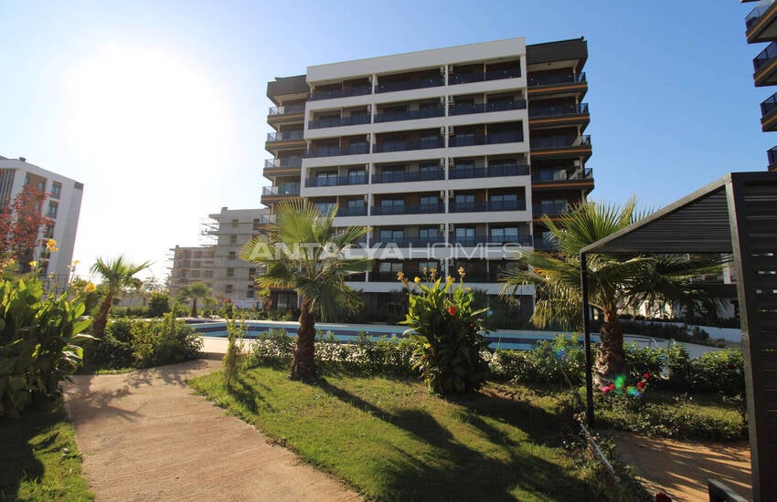 Spacious Flats in a Project with Pool in Altıntaş Antalya 7