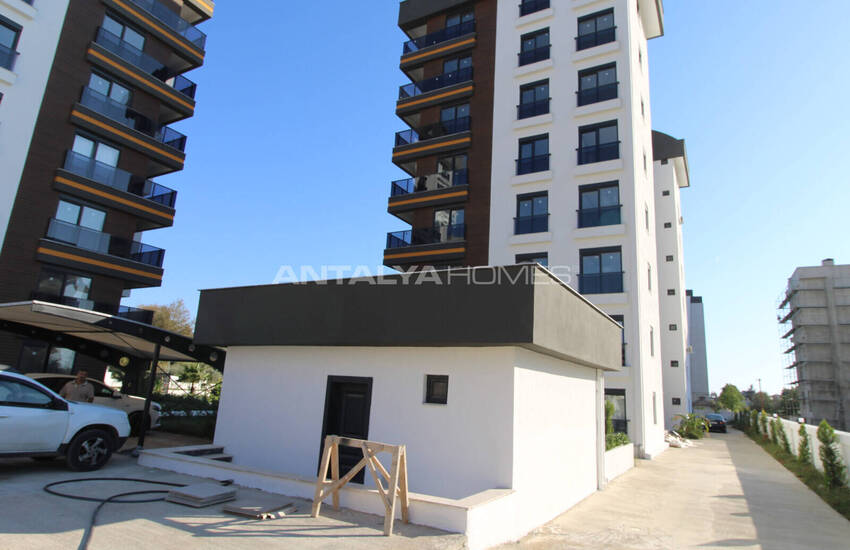 Spacious Flats in a Project with Pool in Altıntaş Antalya 8