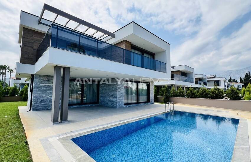 Antalya Kemer'de Şık Tasarımlı 4+1 Müstakil Villa 1