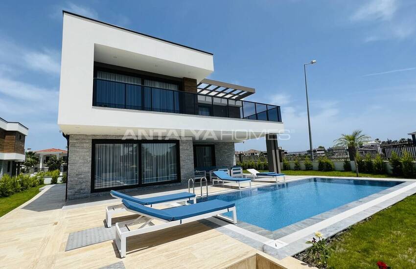 Antalya Kemer'de Şık Tasarımlı 4+1 Müstakil Villa 1