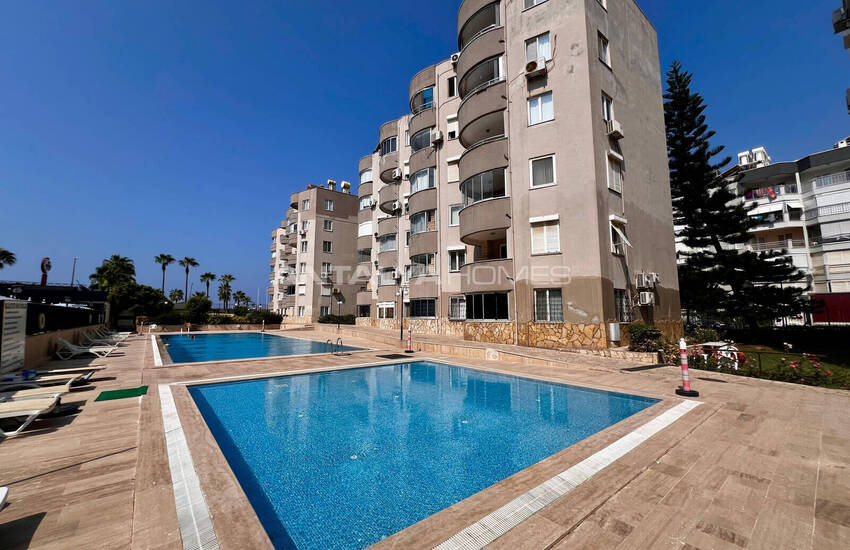 Seafront Apartment in a Complex with a Pool in Alanya Tosmur 5
