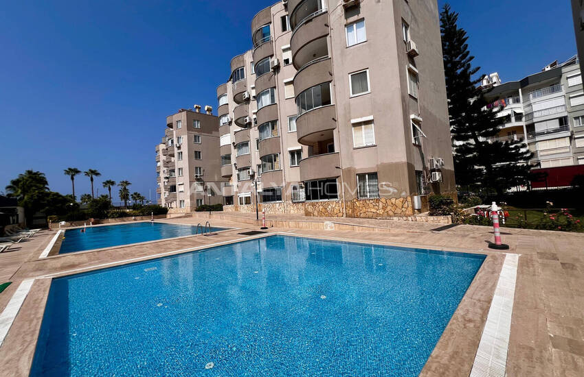 Seafront Apartment in a Complex with a Pool in Alanya Tosmur 6