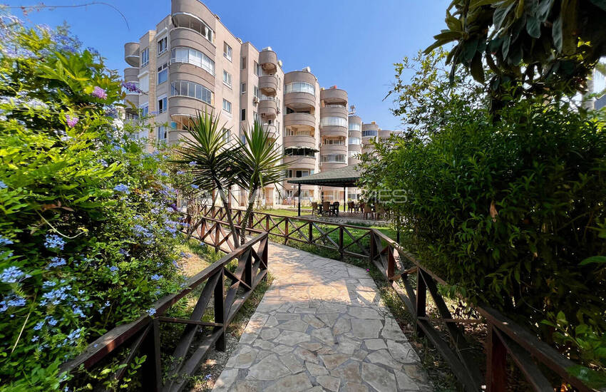 Seafront Apartment in a Complex with a Pool in Alanya Tosmur 11