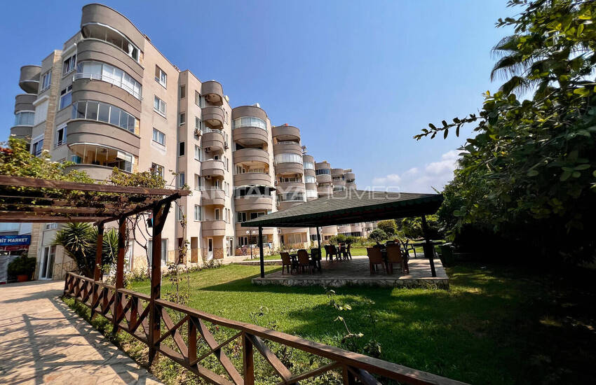 Seafront Apartment in a Complex with a Pool in Alanya Tosmur 4