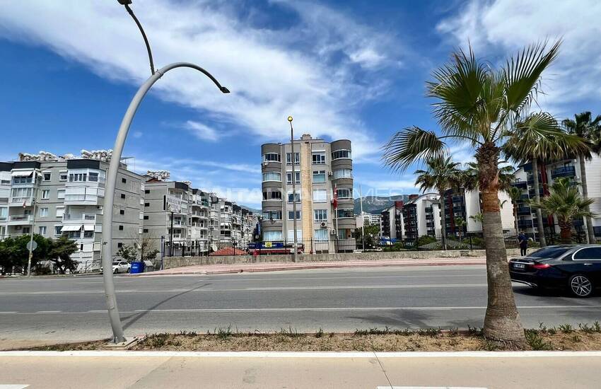 Seafront Apartment in a Complex with a Pool in Alanya Tosmur 13