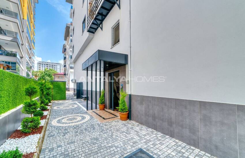 Alanya'da Havuzlu Sitede Eşyalı Deniz Manzaralı Daireler 7