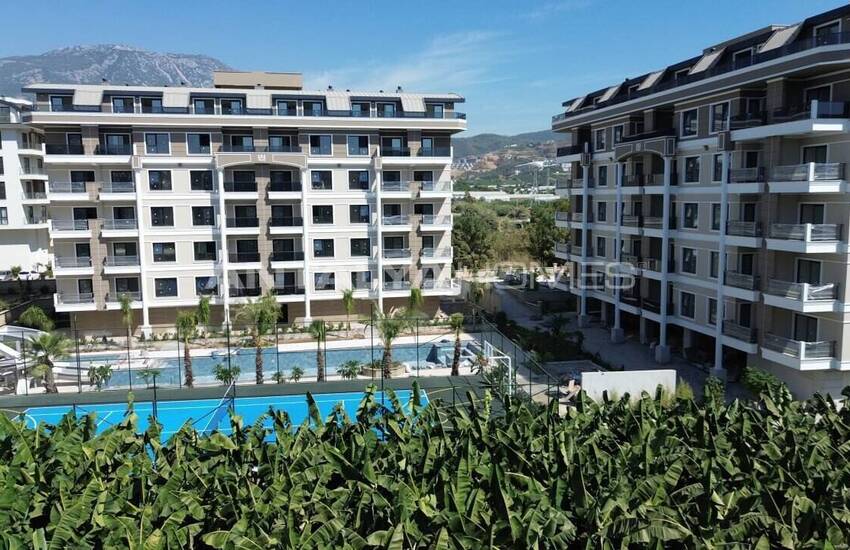 Alanya'da 3 Bloklu Sosyal Olanaklara Sahip Sitede Daireler 1
