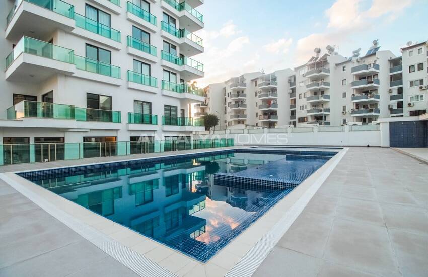 Seafront Flat in a Complex with Amenities in Alanya Mahmutlar 2
