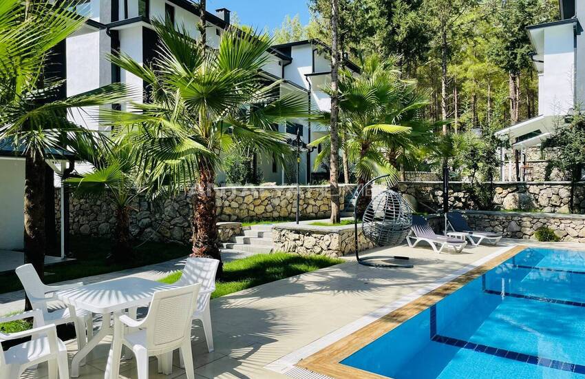 Antalya Kemer'de Havuzlu Site İçinde Yarı Müstakil Villa 4