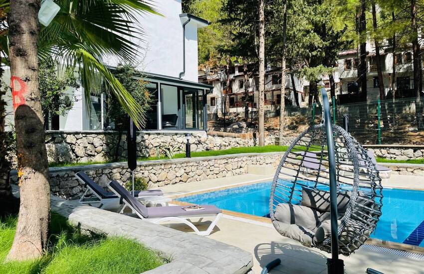 Antalya Kemer'de Havuzlu Site İçinde Yarı Müstakil Villa 14