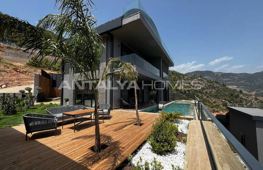 Alanya Tepe'de Panoramik Deniz Manzaralı Villalar 2
