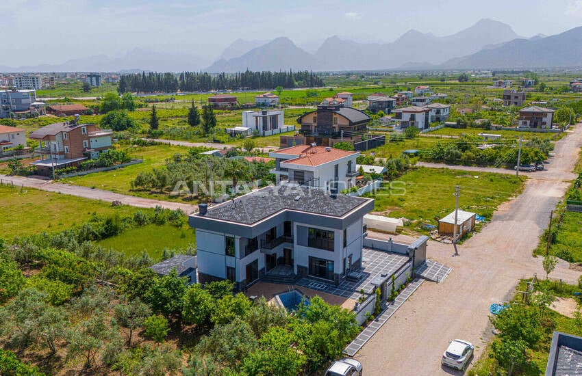 Antalya Döşemealtı'nda 4 Yatak Odalı Havuzlu Müstakil Villa 6
