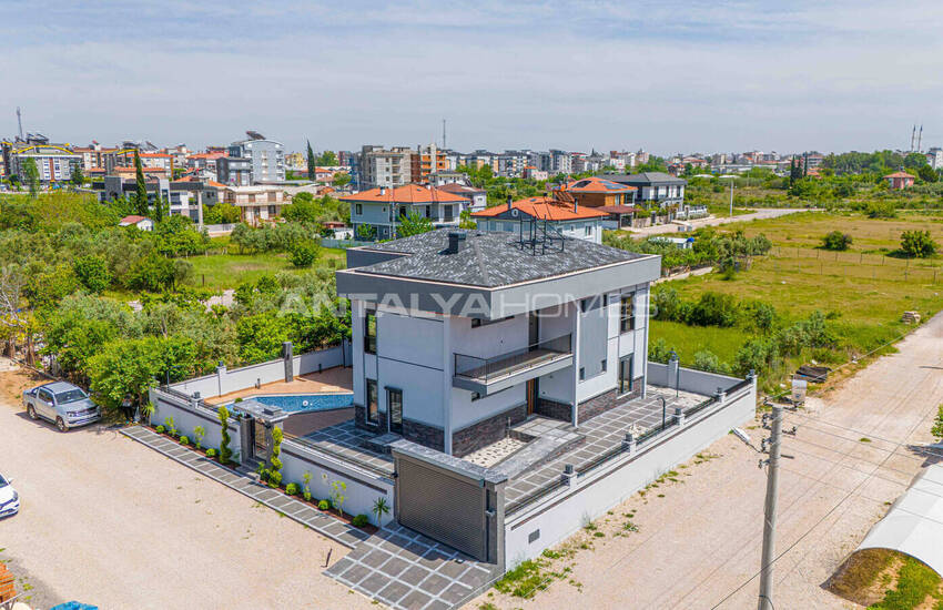 Antalya Döşemealtı'nda 4 Yatak Odalı Havuzlu Müstakil Villa 3