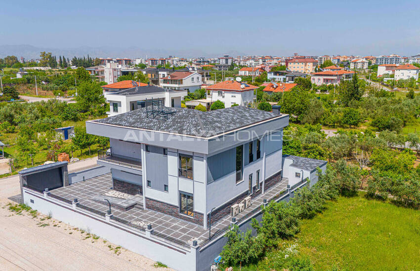 Antalya Döşemealtı'nda 4 Yatak Odalı Havuzlu Müstakil Villa 1