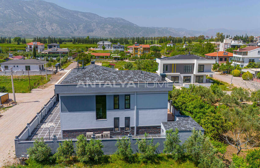 Antalya Döşemealtı'nda 4 Yatak Odalı Havuzlu Müstakil Villa 2