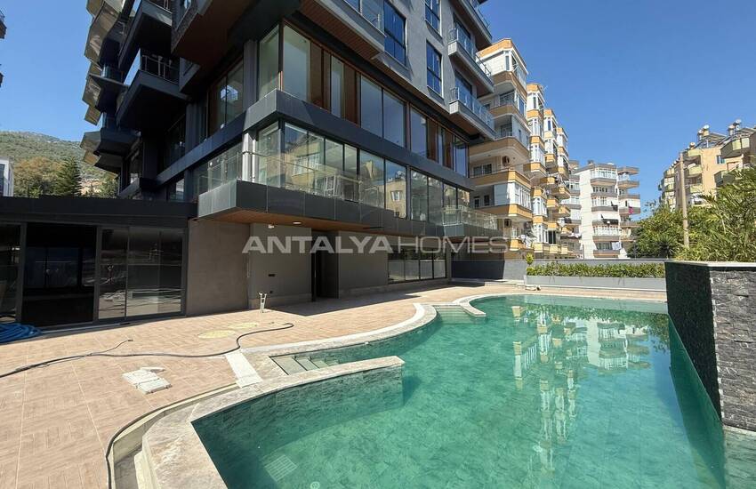 Alanya'da Deniz Manzaralı Site İçinde Satılık Daireler