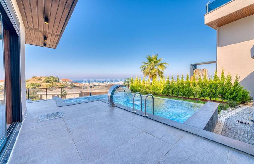 Sea and City-view House with Swimming Pool in Alanya 1