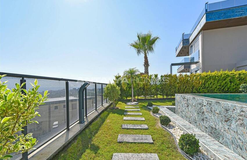 Sea and City-view House with Swimming Pool in Alanya 3