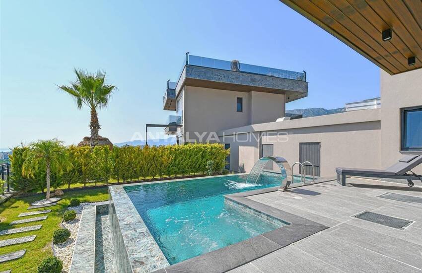 Sea and City-view House with Swimming Pool in Alanya 2