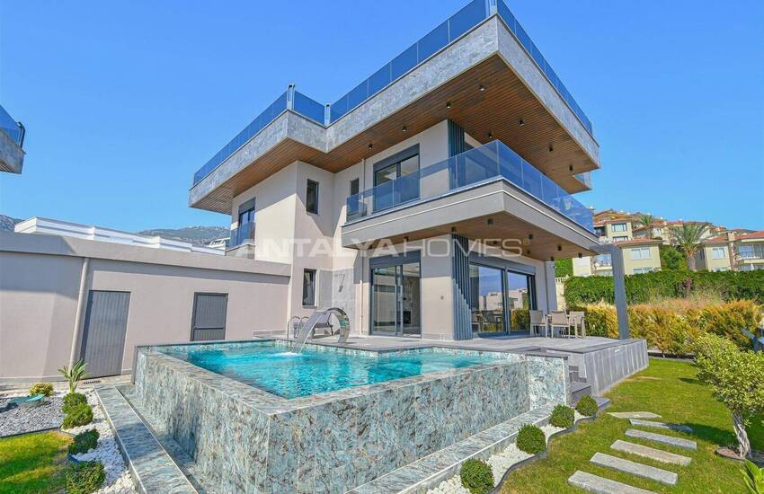 Sea and City-view House with Swimming Pool in Alanya