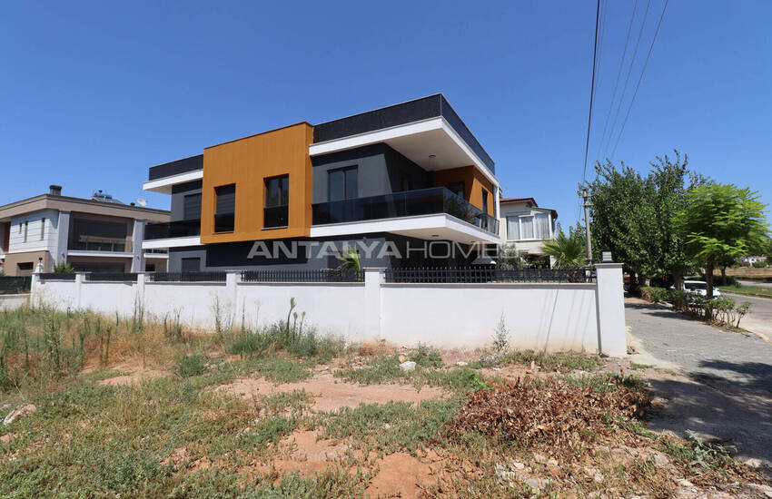 Triplex House with Pool Near Amenities in Antalya Dosemealti 2