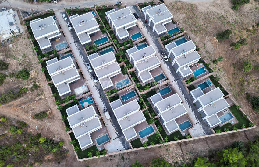 Maisons Prêtes À Aménager Avec Piscine Et Jardin À Alanya Incekum 11