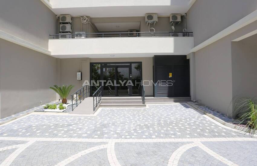 Flats in a Complex with Pool and Parking in Antalya Konyaalti 2