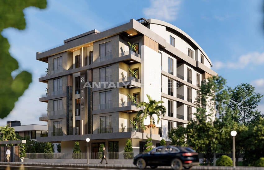Antalya Konyaaltı'nda Plaja Yakın Havuzlu Otoparklı Sitede Daireler