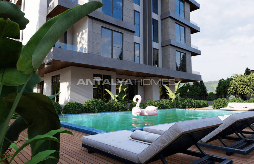 Antalya Konyaaltı'nda Plaja Yakın Havuzlu Otoparklı Sitede Daireler 13