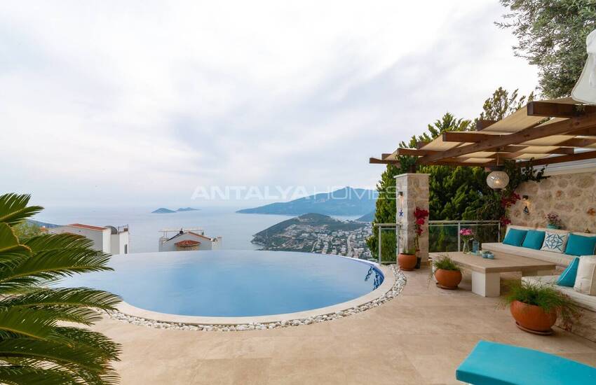 4-bedroom Sea-view House with Pool in Antalya Kalkan