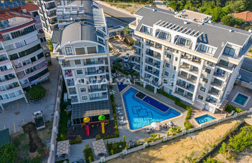 Alanya'da Zengin Olanaklı Sitede Şehir ve Dağ Manzaralı Daireler 2