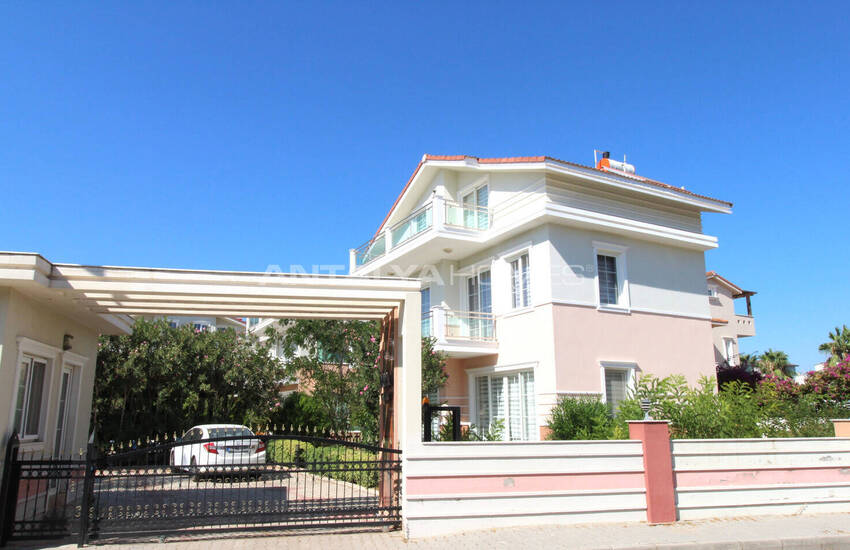 Antalya Belek'te Golf Sahasına Yakın Sitede Satılık Müstakil Villa 3