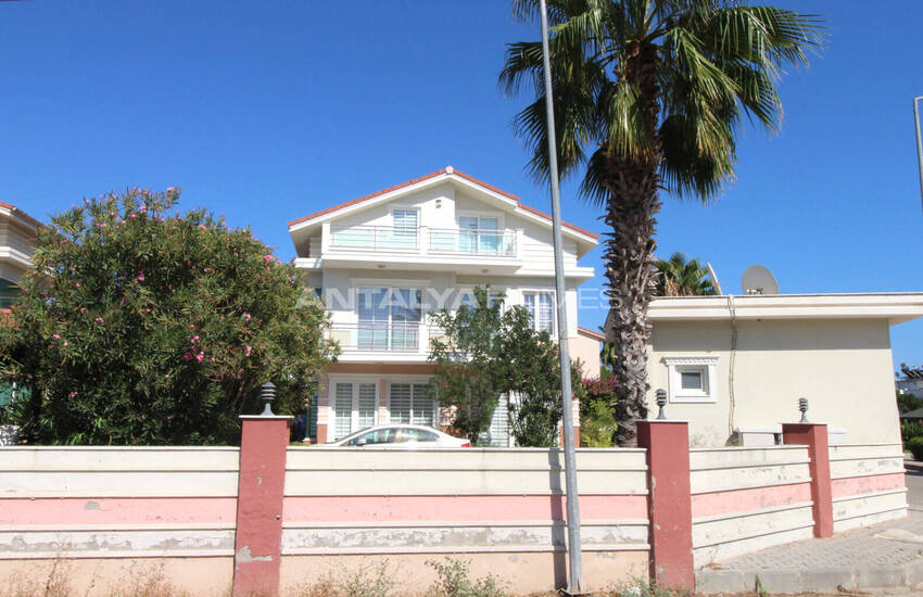 Antalya Belek'te Golf Sahasına Yakın Sitede Satılık Müstakil Villa 2