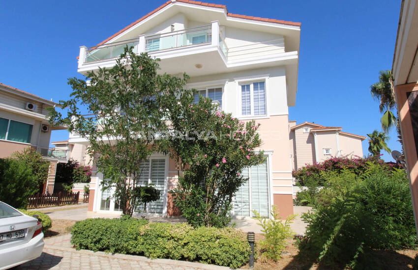 Antalya Belek'te Golf Sahasına Yakın Sitede Satılık Müstakil Villa 11