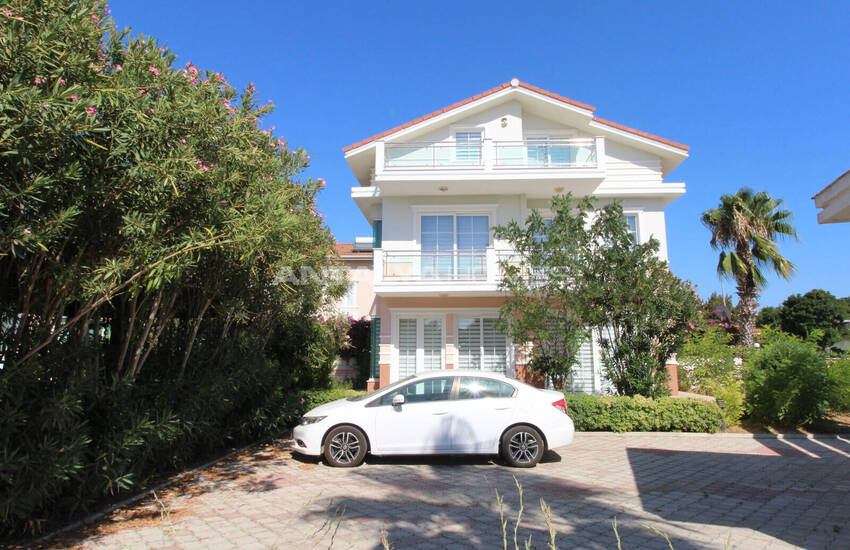 Antalya Belek'te Golf Sahasına Yakın Sitede Satılık Müstakil Villa 9