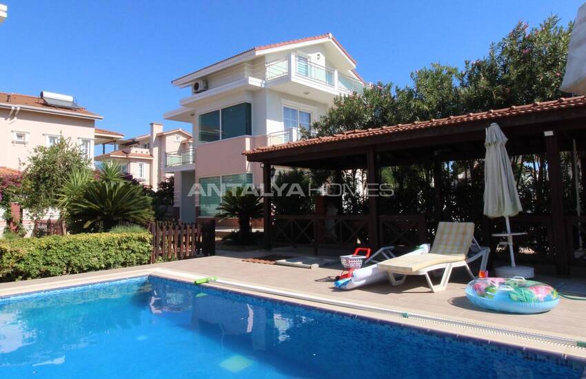 Antalya Belek'te Golf Sahasına Yakın Sitede Satılık Müstakil Villa 7