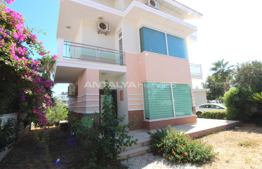 Antalya Belek'te Golf Sahasına Yakın Sitede Satılık Müstakil Villa 12