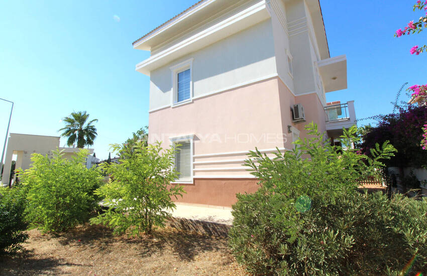 Antalya Belek'te Golf Sahasına Yakın Sitede Satılık Müstakil Villa 13