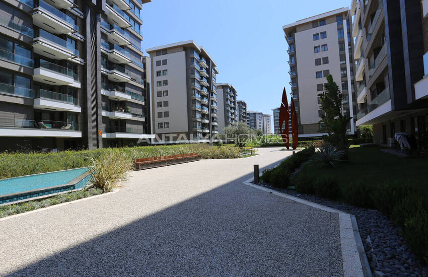 Antalya Konyaaltı'nda Seçkin Sitede Eşyalı 2+1 Daire  4